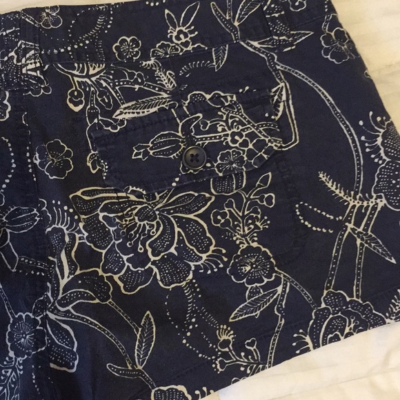 Express patterned shorts - Picture 2 of 2